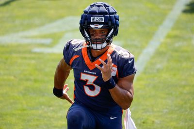 Russell Wilson in good shape, showing off mobility at Broncos training camp