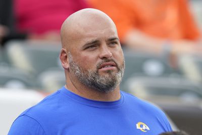 Watch: Andrew Whitworth shares advice with Rams rookie Steve Avila after practice