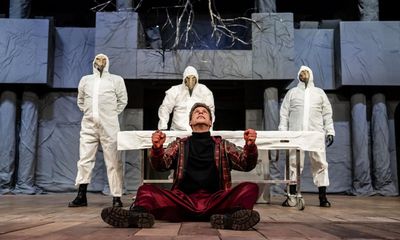 Macbeth review – Max Bennett’s jokey king is clearly unfit to govern