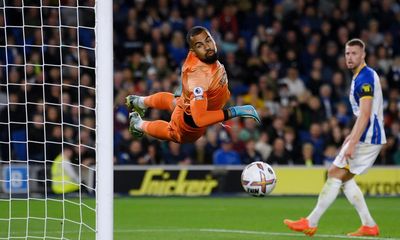 Chelsea agree deal to sign Brighton goalkeeper Robert Sánchez