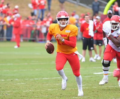 WATCH: Chiefs QB Patrick Mahomes scrambles, finds WR Richie James for gnarly completion