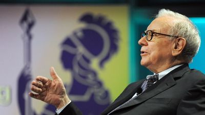 Buffett Unfazed By U.S. Rating Downgrade, Continues $10 Billion Treasury Buying Spree