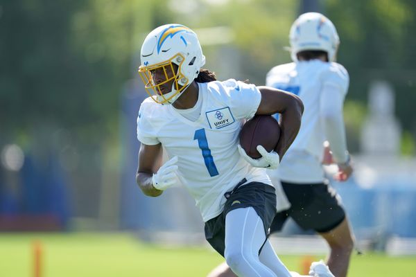 Chargers CB J.C. Jackson leaves practice with knee soreness