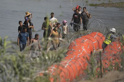 2 bodies found in Rio Grande, spurs criticism of US-Mexico border policies