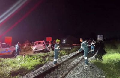 Eight killed, three injured as train hits pick-up