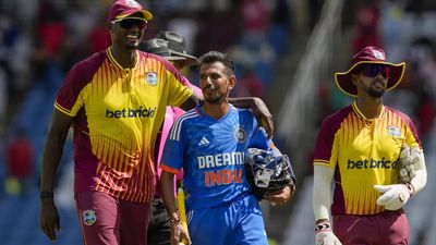 WATCH: Comedy of errors! Hardik Pandya, Rahul Dravid ask Yuzvendra Chahal to return, but rules step in