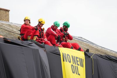 Calls to review Rishi Sunak’s security arrangements after Greenpeace protesters scale his home (old)