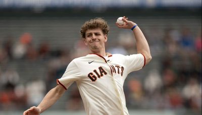 Rookie Brandin Podziemski throws out first pitch before Giants vs. Diamondbacks