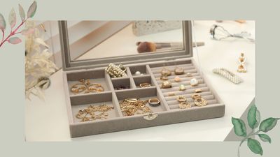 How to store jewellery properly to avoid tangles and tarnishing