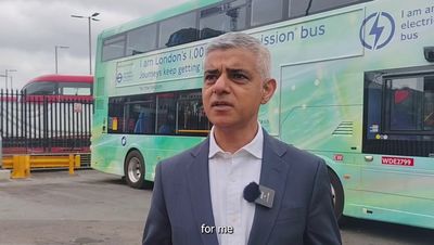 Mayors from cities around the globe back Sadiq Khan as he vows no delay to Ulez