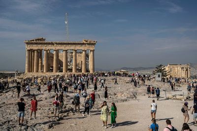 Greece plans hourly caps on visitors to ancient Acropolis