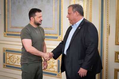 Chris Christie tells Volodymyr Zelensky he wants to be America’s ‘eyes’ in surprise Kyiv visit