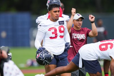 Texans DC Matt Burke relays how ‘coachable’ LB Henry To’oTo’o actually is