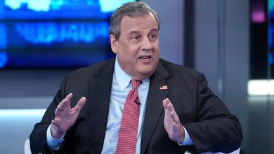 Chris Christie Visita Ucrania, Se Posiciona Contra El ‘Títere De Putin’ Donald Trump Mientras Se Acercan Las Primarias Republicanas