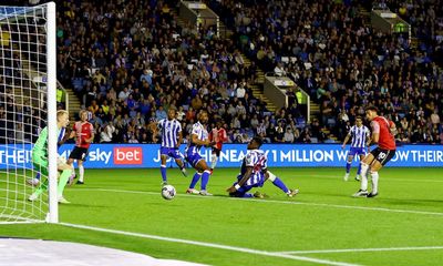 Ché Adams sinks Sheffield Wednesday to get Southampton up and running