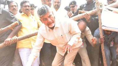 Chandrababu Naidu vows to bring Godavari water to irrigation projects in Rayalaseema region