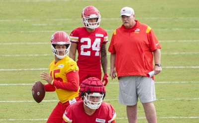 WATCH: Chiefs QB Patrick Mahomes finally completes behind-the-back pass in practice