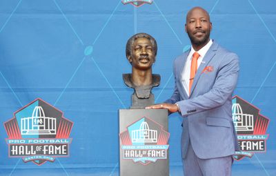 Watch: Ken Riley II speaks on behalf of late father at Hall of Fame induction