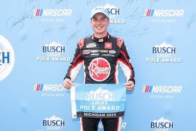 Bell beats Chastain to Michigan NASCAR Cup pole