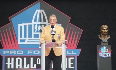 Joe Klecko gets Fireman Ed to lead Jets chant during Hall of Fame speech