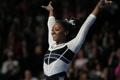 Simone Biles dazzles in her return following a two-year layoff to easily claim the U.S. Classic.