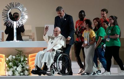 Pope wraps up an improvised World Youth Day with 1.5 million attendees and a very big Mass