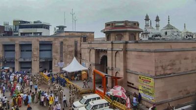 Gyanvapi survey resumes on day 3, mosque committee threatens boycott over 'rumours'