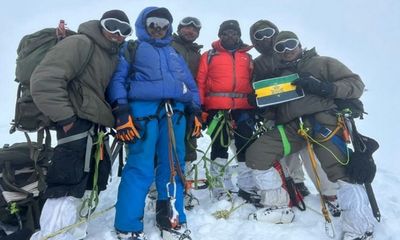 Indian Army mountaineers scale Mount Kun-Nun, perform Yoga at 7,103m height