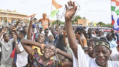 Junta rallies supporters in Niger as deadline to reinstate president passes