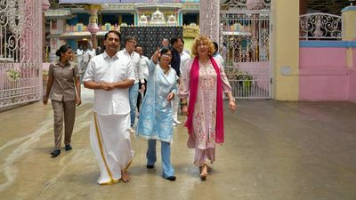 Executive Vice-President and Vice Foreign Minister of Venezuela visit Puttaparthi in Andhra Pradesh