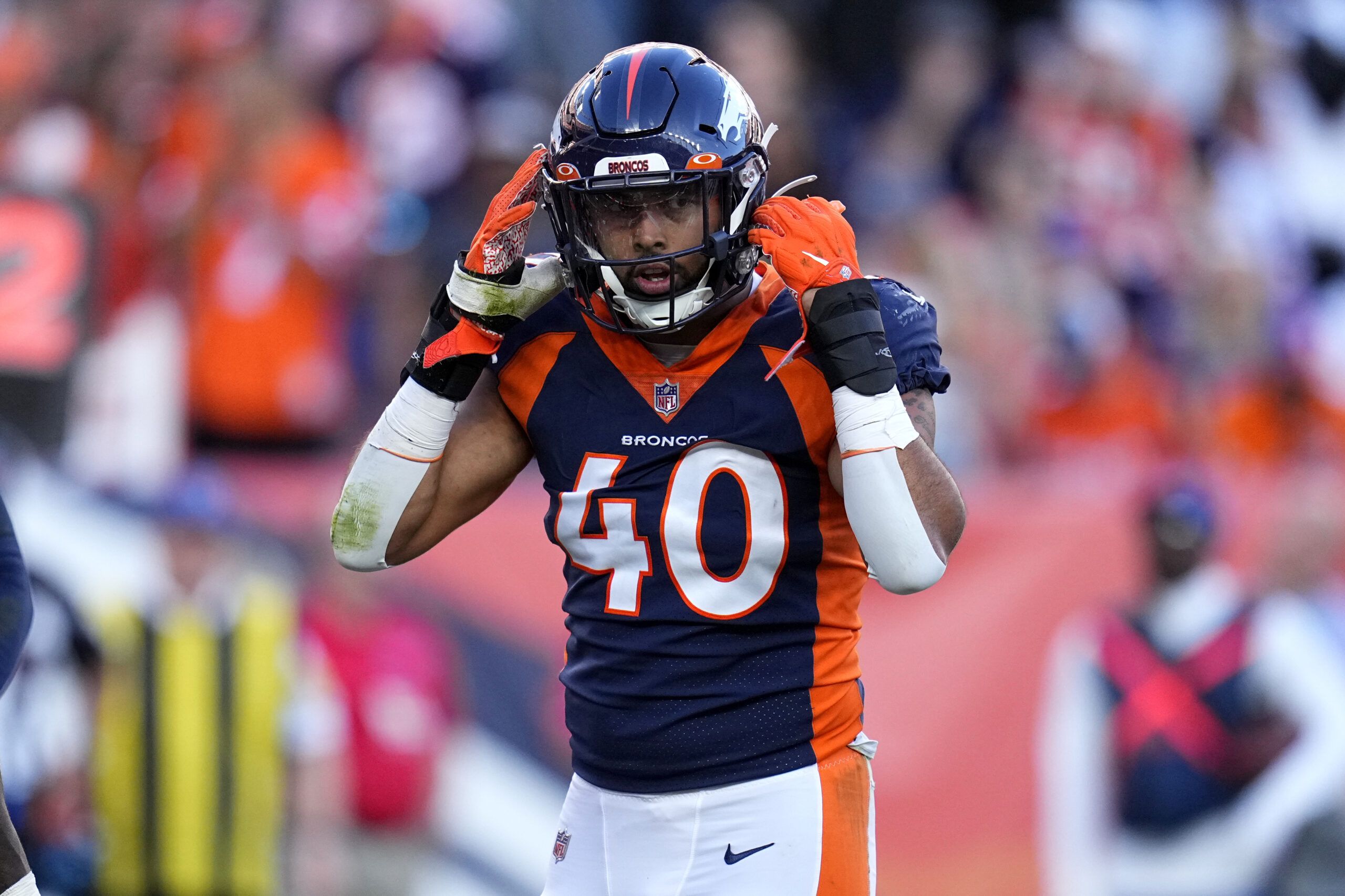 After Griffith suffers injury, Broncos sign Austin Ajiake, Denver Broncos