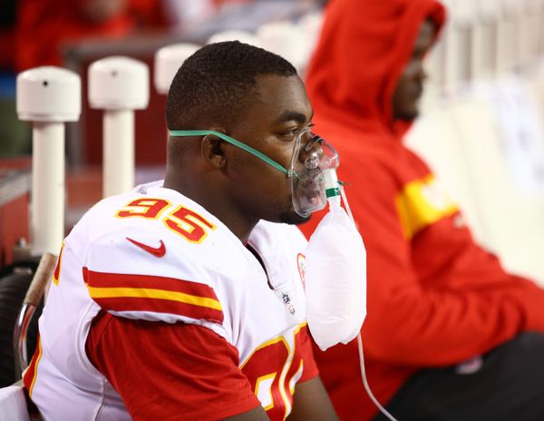 Chris Jones, Travis Kelce star in new DirecTV commercial