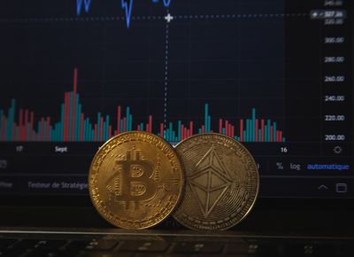 Bitcoin, Ethereum, Dogecoin Traded Mixed Amid CRV Hack Drama: Analyst Says King Crypto ‘Screaming Up’ As Halving Draws Near