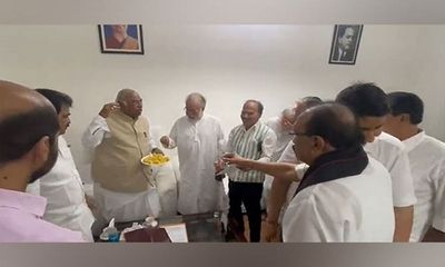 Congress leaders celebrate Rahul Gandhi's Lok Sabha membership restoration