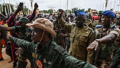 Military intervention in Niger would be complicated and messy, analysts warn