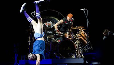 Red Hot Chili Peppers prove to be ageless, compelling crowd with psychedelic performance
