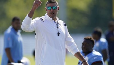 Titans’ Mike Vrabel hands head coaching duties to assistant for Bears game