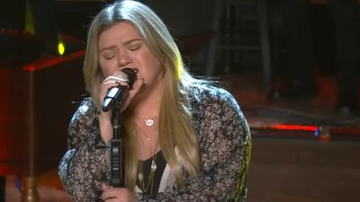 Kelly Clarkson Continues Changing Lyrics To Shade Ex-Husband, Went Next Level Using Her Own Song