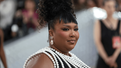 Lizzo Loses 220K IG Followers As Lawyer Claims More Ex-Staffers Have Called Up W/ Allegations