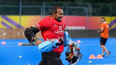 Sreejesh's helping hand for Malaysia keepers