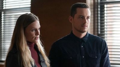 Chicago P.D.'s Tracy Spiridakos And Jesse Lee Soffer Joined Forces On Picket Line, And Now I Miss Upstead Again