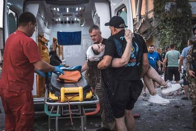 Death toll rises to 7 after Russian missiles slam into Ukrainian city's downtown area