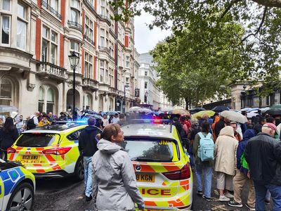 Man stabbed near British Museum was waiting in queue, bystanders say - OLD