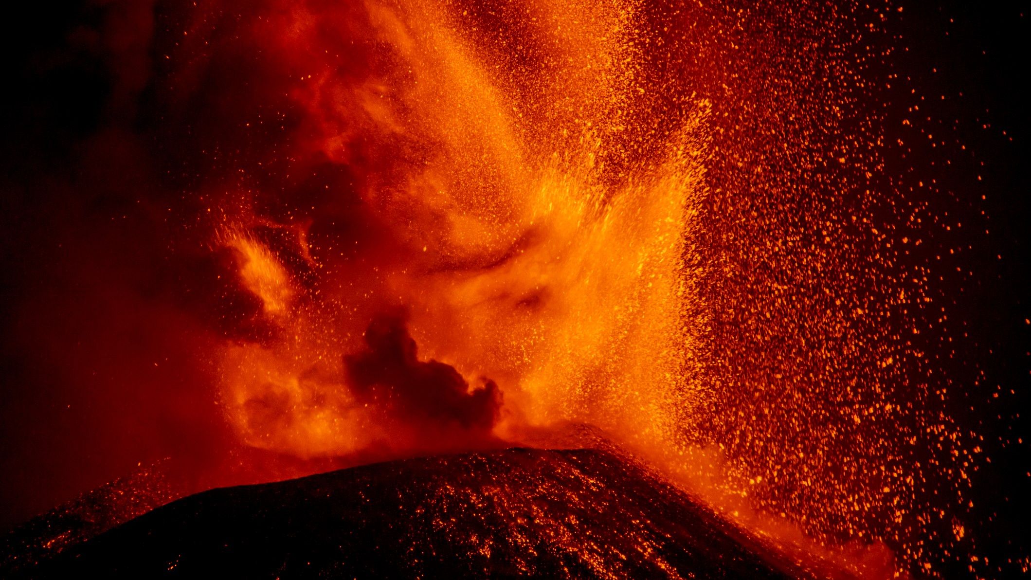 Volcanoes like Kīlauea and Mauna Loa don't erupt like…