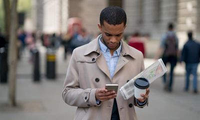 People texting while walking more likely to have accidents, study confirms
