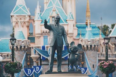 Disney Stock: Buy or Sell Ahead of This Week's Earnings?