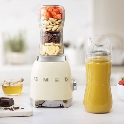 Is the Smeg Personal Blender as functional as it is pretty? We tried the Instagram-friendly buy