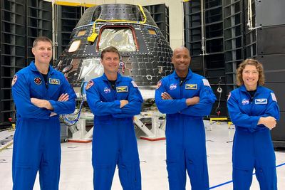 Astronauts get first look at the spacecraft that will fly them around the moon
