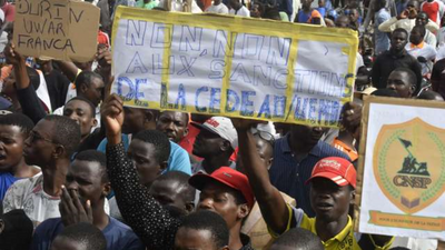 West African powerbroker warns military intervention still an option in Niger