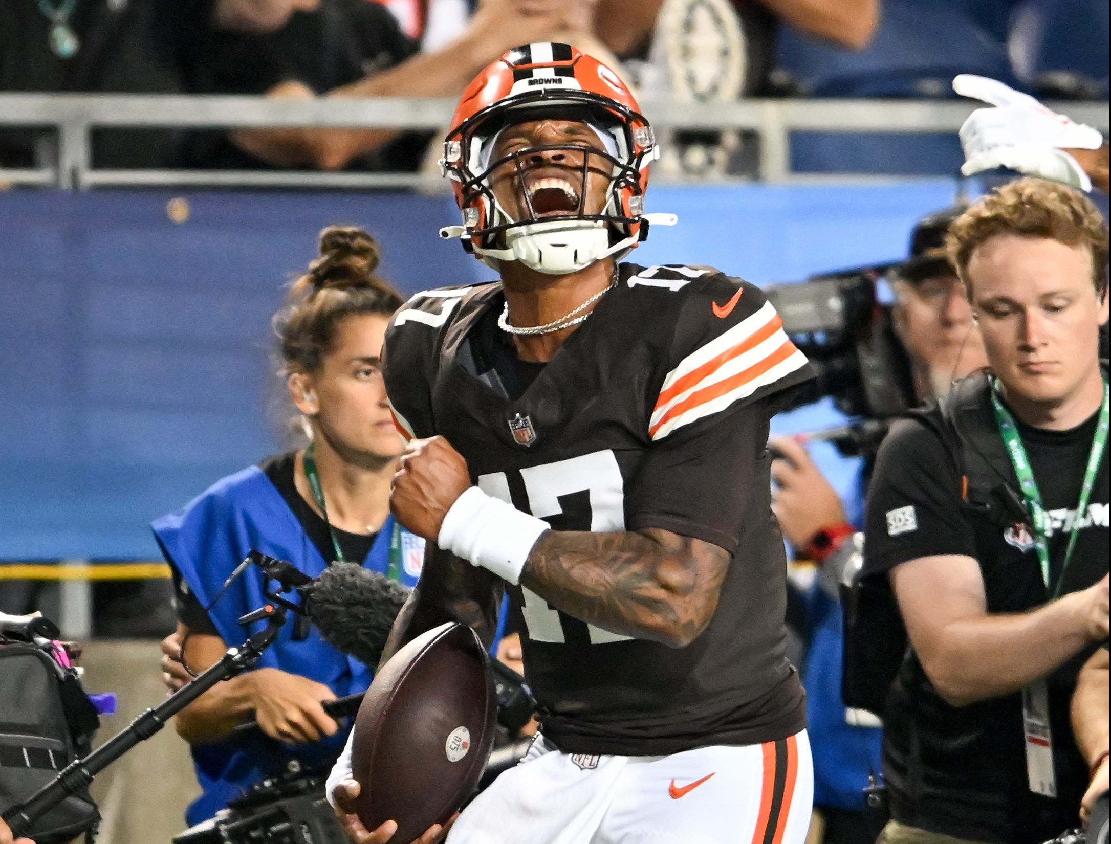 Cleveland Browns tight end Zaire Mitchell-Paden makes a catch during  News Photo - Getty Images